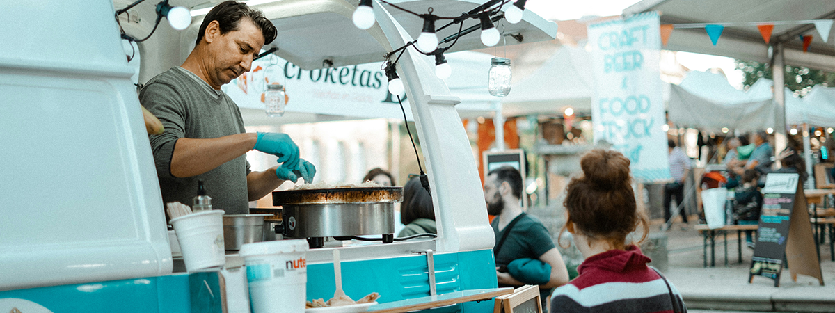 Projekt logo dla foodtrucka